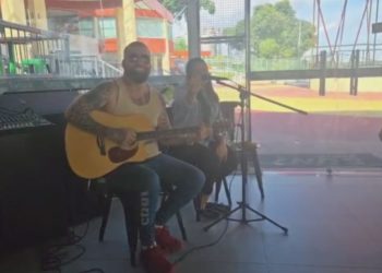 Dia dos Pais: Lady Santana & Jansen encantam com voz e violão na Ponta Negra