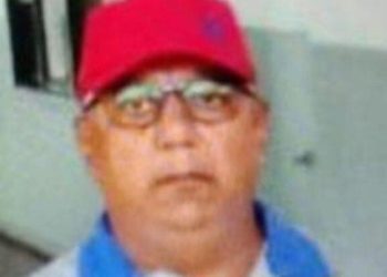 Operador de máquina morre preso em trator submerso em igarapé no Amazonas