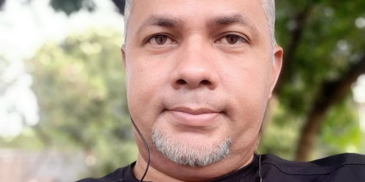 'Don Juan' que seduz idosas para ganhar celular e notebook é procurado em Manaus