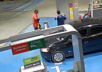 Assalto em posto deixa clientes e frentistas em pânico em Manaus