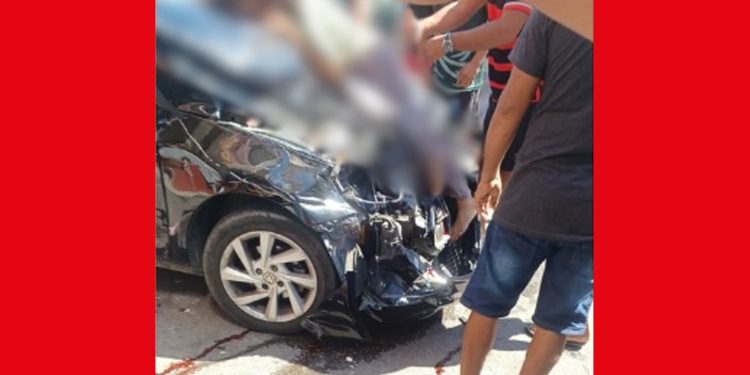 Atravessou a rua e foi prensada entre dois carros durante acidente; vítima morreu