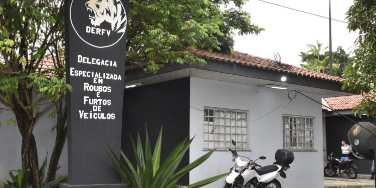 Furtos de carro acabam em prisão na zona leste de Manaus