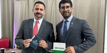 Dr Gabriel Melo recebe o advogado Marco Choy no programa Direito é Direito