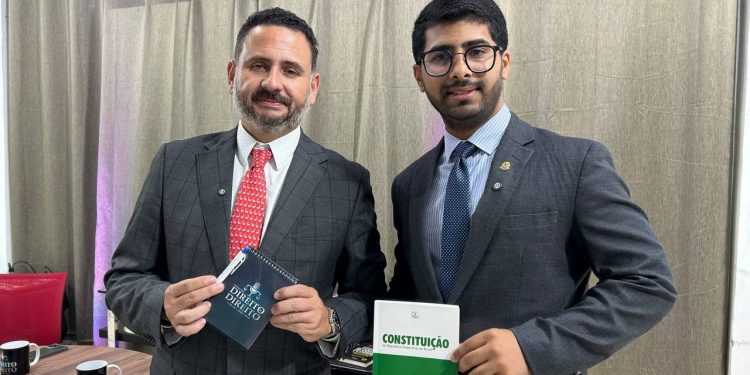 Dr Gabriel Melo recebe o advogado Marco Choy no programa Direito é Direito