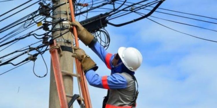 Sem energia nos bairros Coroado e Flores nesta segunda (22)