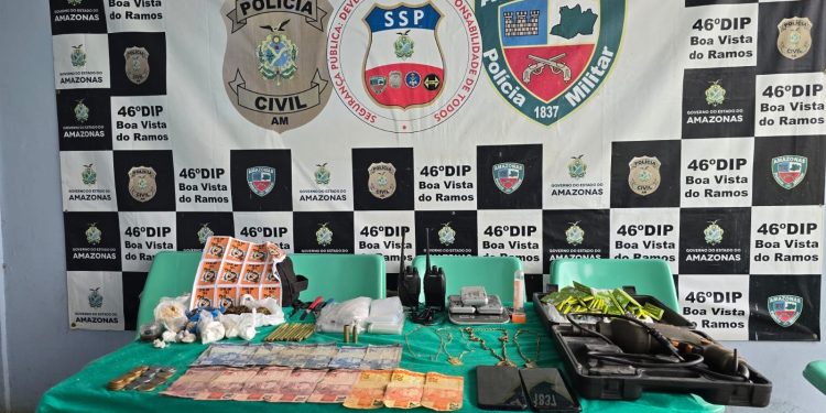 Crime em família: mãe e filho presos por tráfico no AM