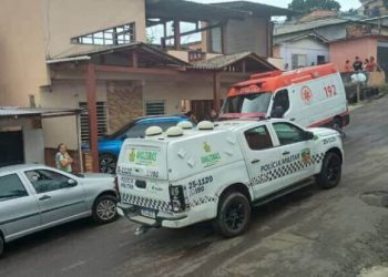 Sem dó! Idoso enfia facão em bêbado; vítima quase tem a cabeça bandada. Veja o vídeo
