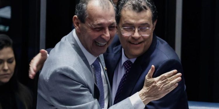 Dudu e Omar encaram a BR 319 debaixo do toró