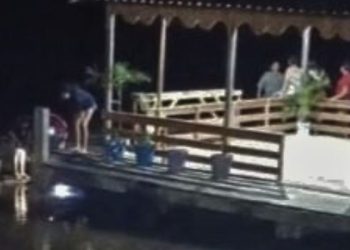 Buscas continuam pela criança desaparecida no flutuante, em Iranduba. Vídeo