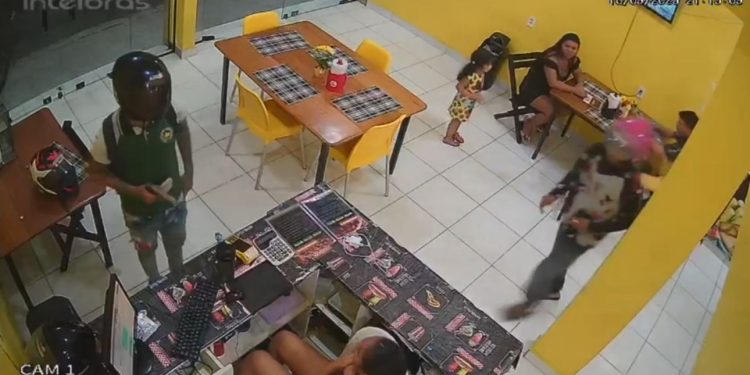 Vídeo mostra ação violenta de assaltantes em pastelaria na Cidade Nova