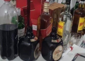 Alquimistas – Dupla falsificava gim, whisky e picolés