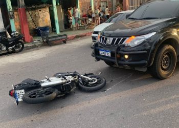 Perseguição com a  PM acaba em motoqueiro e passageira no chão