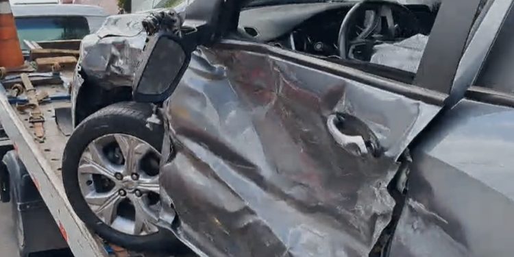 Colisão de carro deixa feridos no São Jorge