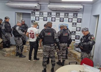 Denúncia anônima leva polícia a esconderijo e mais de uma tonelada de droga é apreendida