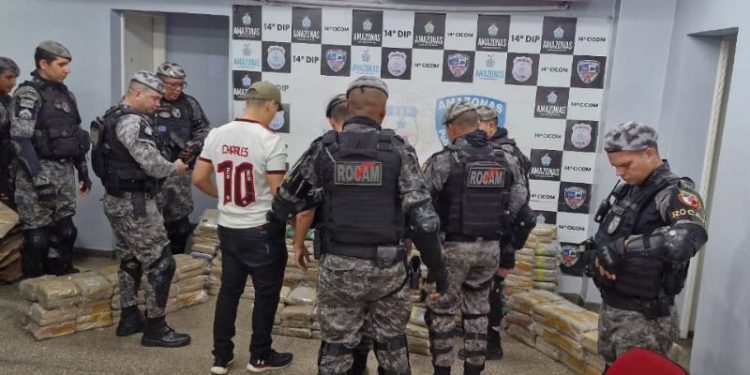 Denúncia anônima leva polícia a esconderijo e mais de uma tonelada de droga é apreendida