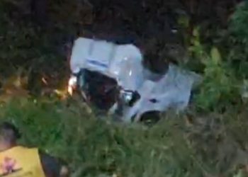 Carro capota várias vezes e jovem morre em acidente grave na Estrada de Iranduba