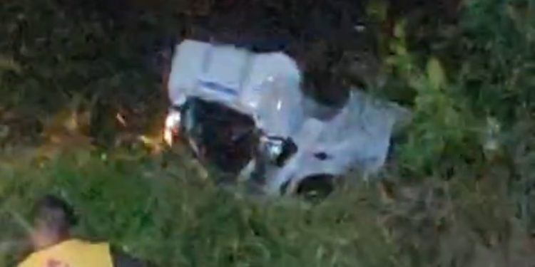 Carro capota várias vezes e jovem morre em acidente grave na Estrada de Iranduba