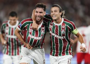 Fluminense vence Botafogo por 2 a 0 e entra na zona da Sul-Americana