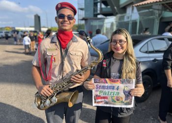 Alunos dos Colégios Militares participam de desfile cívico no Sambódromo