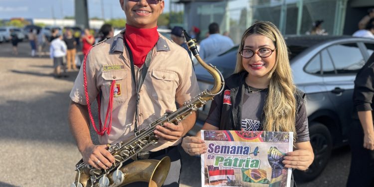 Alunos dos Colégios Militares participam de desfile cívico no Sambódromo