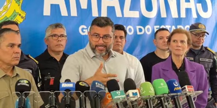 Entrega 36 viaturas e duas lanchas blindadas para as forças de segurança