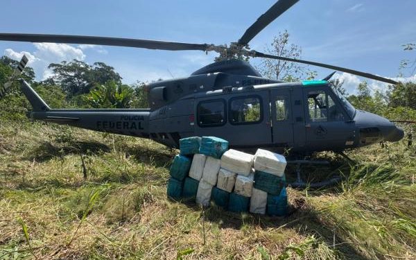FAB intercepta avião com 380 kg de droga