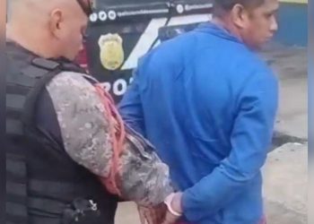 Foi se aparecer para as “novinhas” com moto furtada e acabou chamando a atenção dos PMs