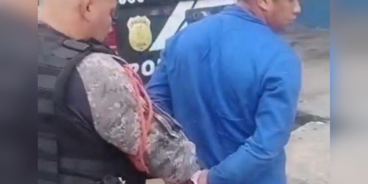 Foi se aparecer para as “novinhas” com moto furtada e acabou chamando a atenção dos PMs