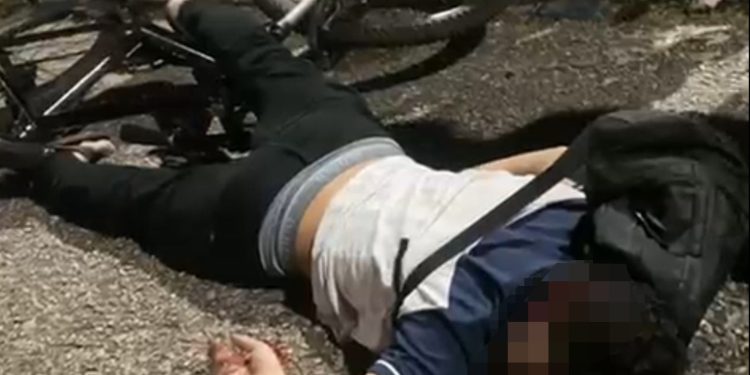 Vídeo forte! Cabeça é estourada a tiros; vítima estava andando de bicicleta