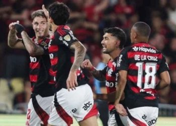 Flamengo vence Estudiantes e sai na frente na Libertadores