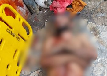 Depois de ser espancado, homem é levado pelo Samu no 'bico do urubu' em Manaus;