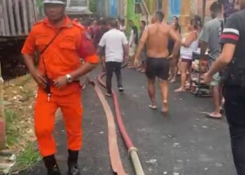 Incêndio consome cinco casas e mata cadela Pitbull no Bairro São Jorge