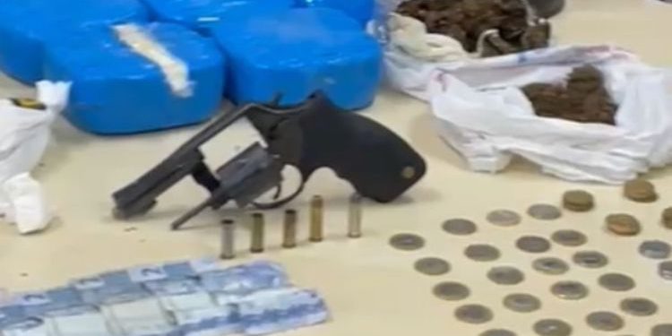 Confronto com polícia deixa um morto no beco Arthur Virgílio