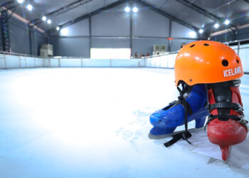 Atração inédita: pista de patinação no gelo é aberta ao público em Manaus