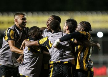 Amazonas vence Criciúma por 2 a 1