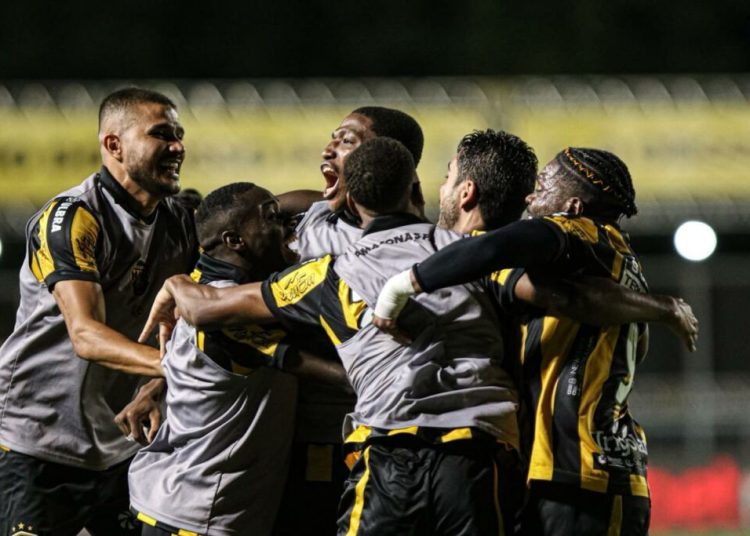 Amazonas vence Criciúma por 2 a 1