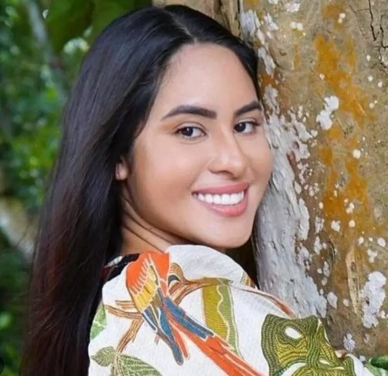 Ma Belle no altar do Senhor, a expectativa da subida da cunhã-poranga Isabelle Nogueira no púlpito, durou pouco, talvez por medo de misturar o profano com o sagrado