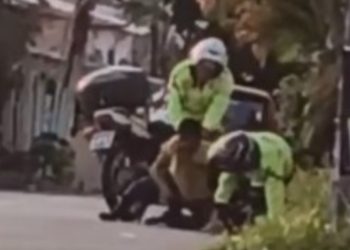 Vídeo flagra agentes do IMMU agredindo motorista no bairro São Francisco. VEJA