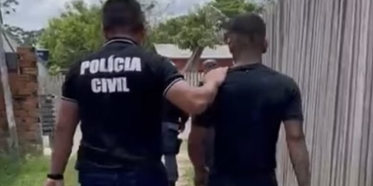 Quebrou a perna da companheira após se entupir de drogas