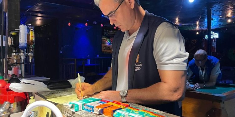 Tadalafila e corote são apreendidos em adegas