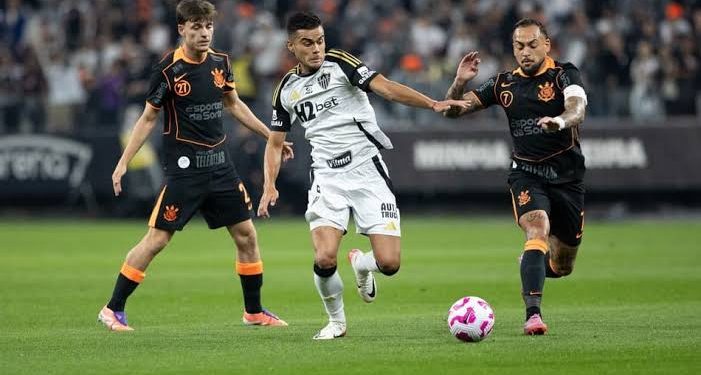 Corinthians respira e vai à sula e crise aumenta no Atlético-MG