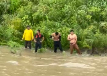 Temporal vira canoa e lança nove trabalhadores à deriva no Rio Solimões