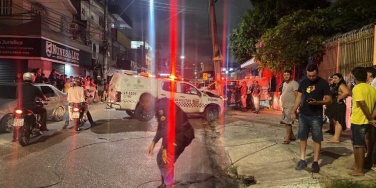 DE CARA NO POSTE – Policial acaba ferido após perseguir pilantra