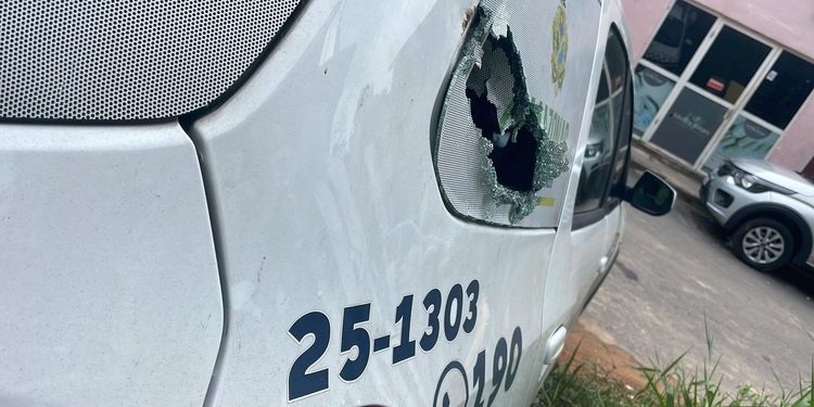 Viatura é apedrejada – Bandidagem não respeita nem a polícia na Redenção