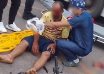 Buraco na pista deixa motociclista ferido