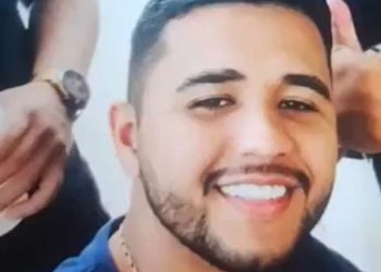 Encontrado morto no rio após desaparecimento; identificado pela tatuagem