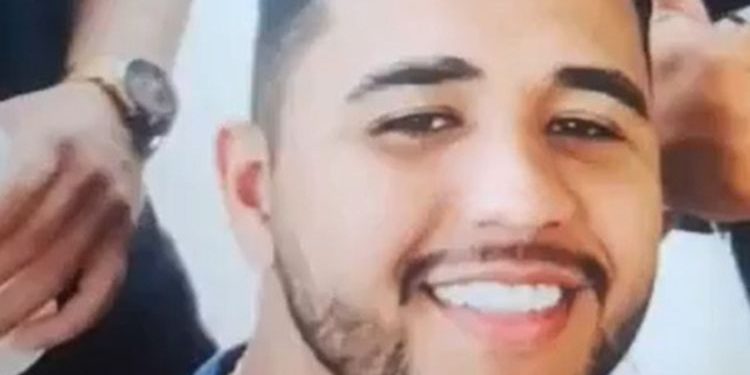 Encontrado morto no rio após desaparecimento; identificado pela tatuagem