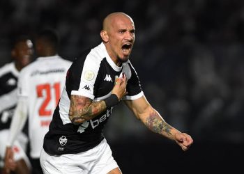JOGO INSANO – Com duas viradas e sete gols, Vasco vence o Vitória e sai do rebaixamento