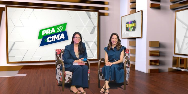 Aline Magalhães no programa Pra Cima