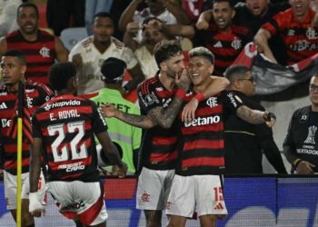 Flamengo vence Racing e abre vantagem na semifinal da Libertadores